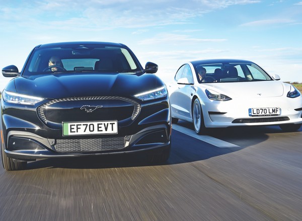 Ford Mustang Mach-E kontra Tesla Model 3 – starcie pod napięciem