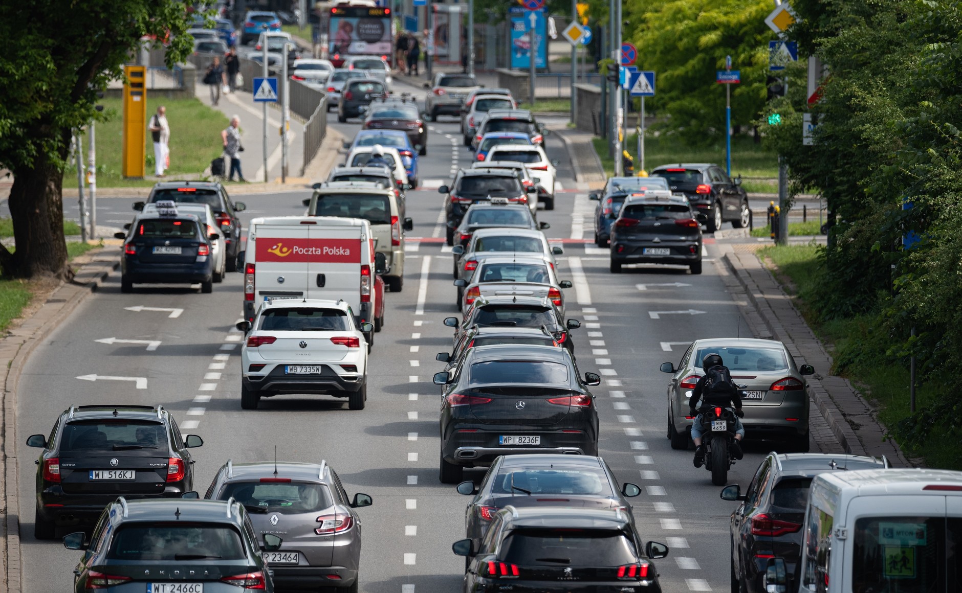 Zostawianie tankowania na ostatnią chwilę wydłuża trasę na wakacje
