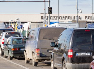 Polscy ubezpieczyciele wydają darmowe OC dla zmotoryzowanych obywateli Ukrainy