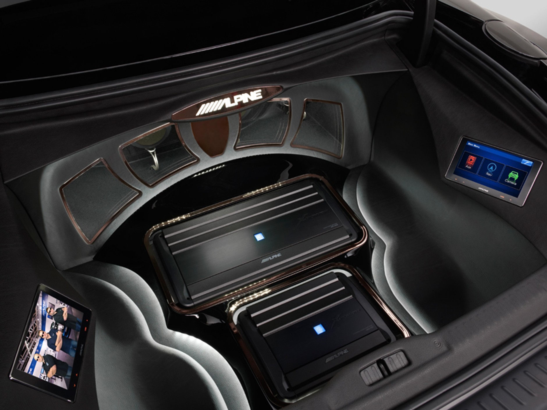 Nowy samochód demonstracyjny Alpine