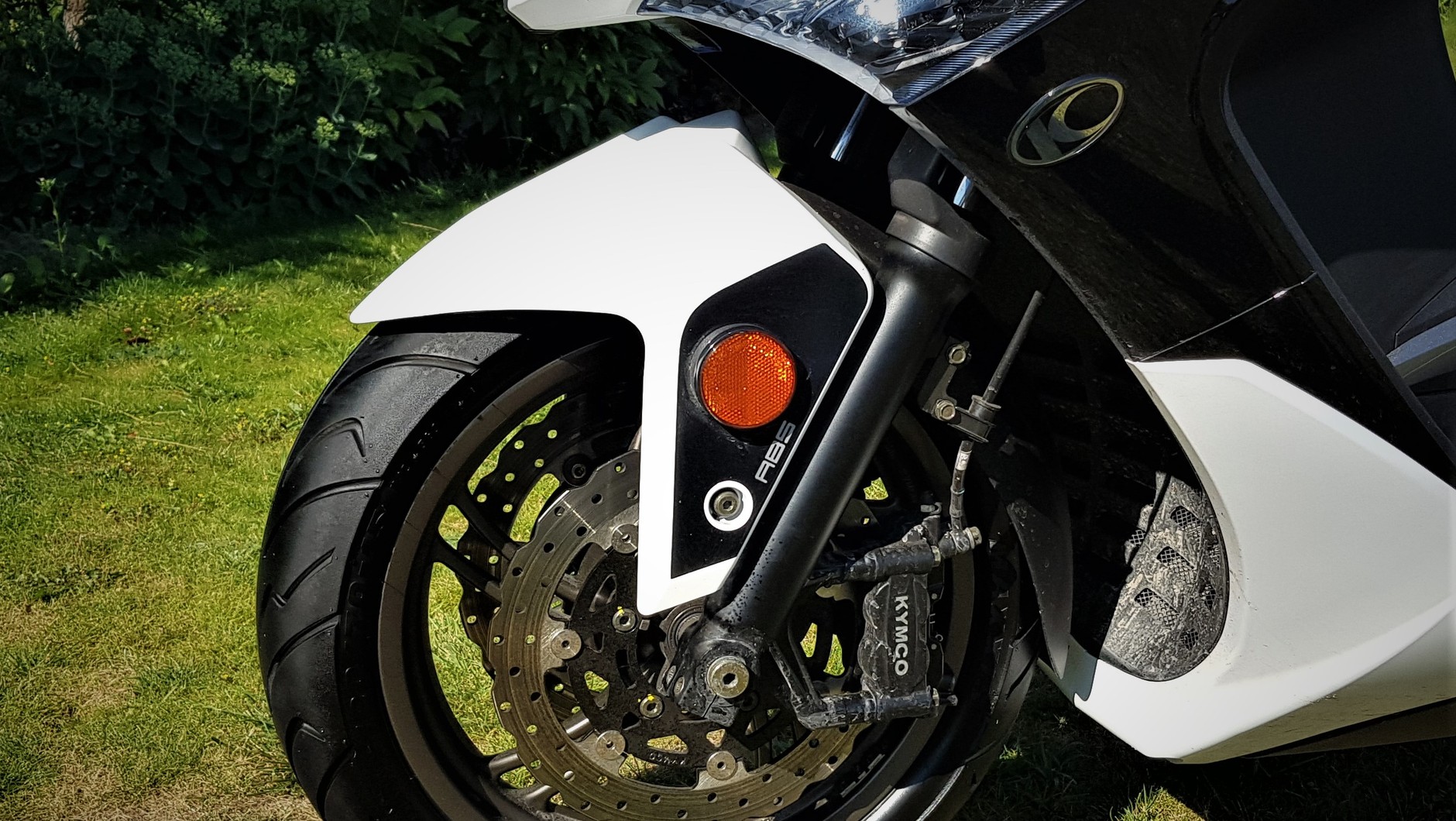 Kymco Xciting 400i - hamulce z przodu