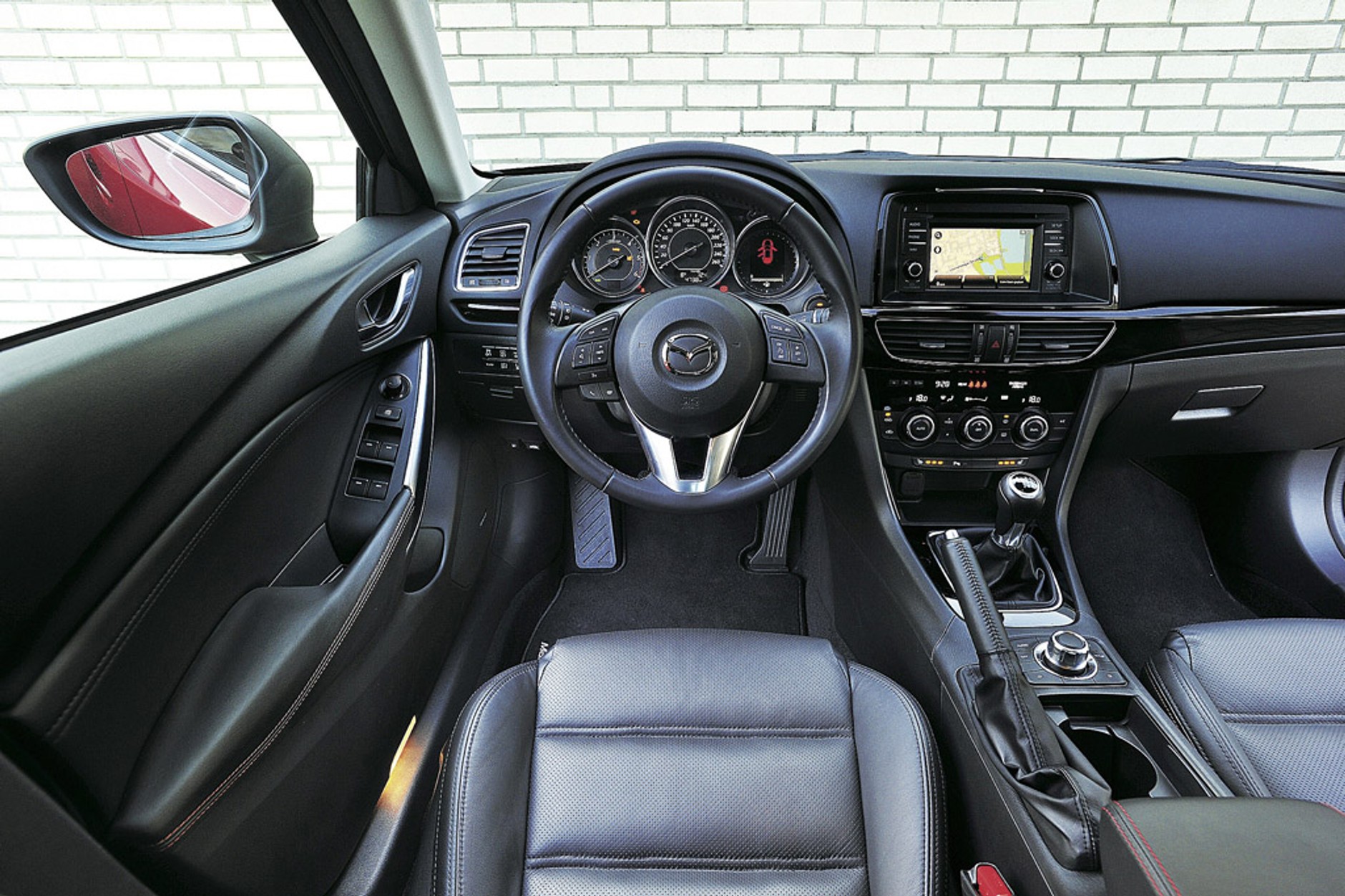 Nowa Mazda 6 kontra Hyundai i40: porównanie rodzinnych sedanów