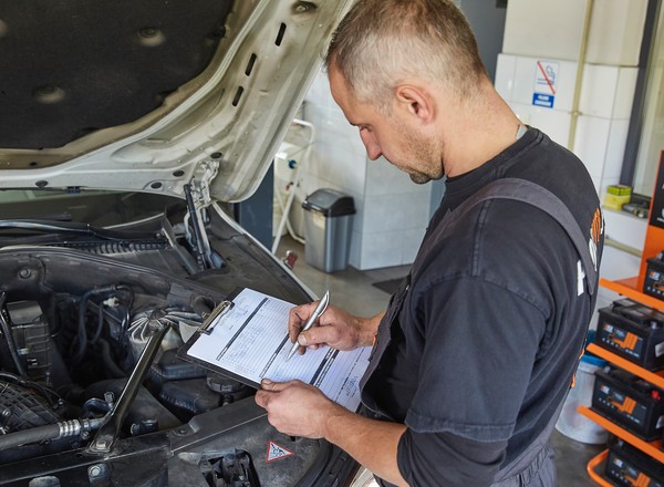 Jak sprawdzić auto przed wakacyjnym wyjazdem?