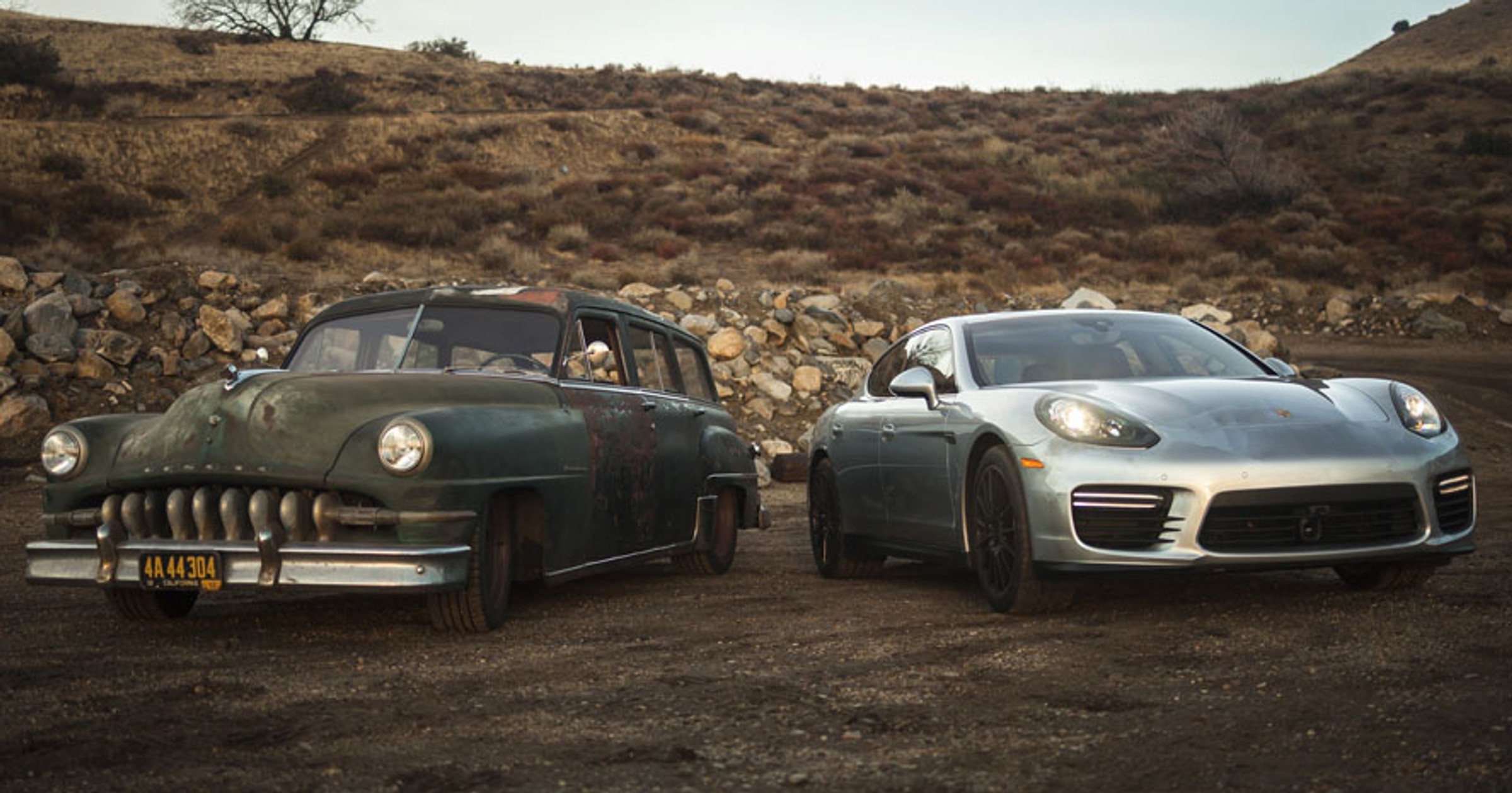 Porsche Panamera S kontra Icon Desoto Chrysler 1952 Wagon Derelict: Moda na patynę