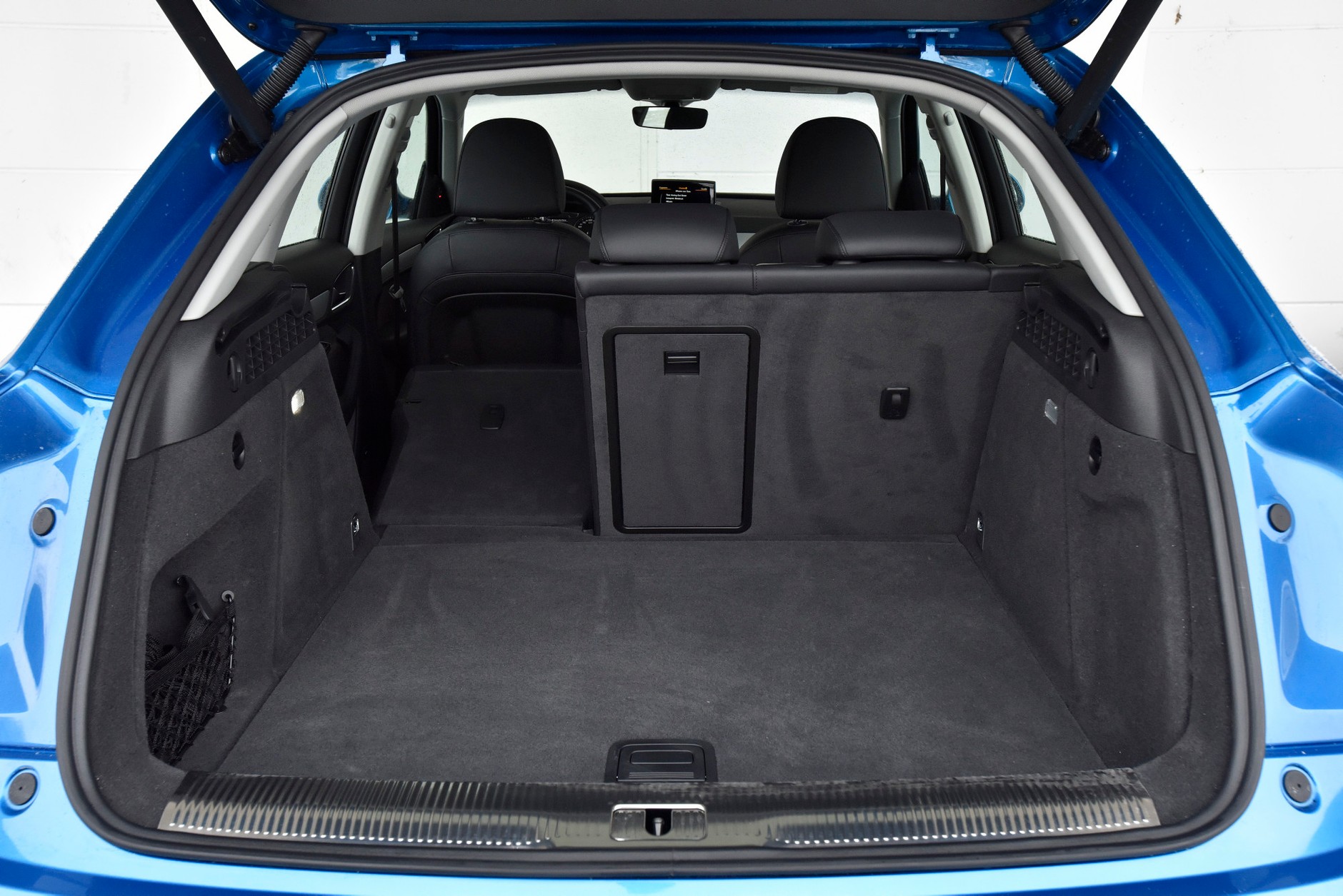 Drzwi do klasy premium otwarte? Porównanie: Volvo XC40 vs. Audi Q3, BMW X1