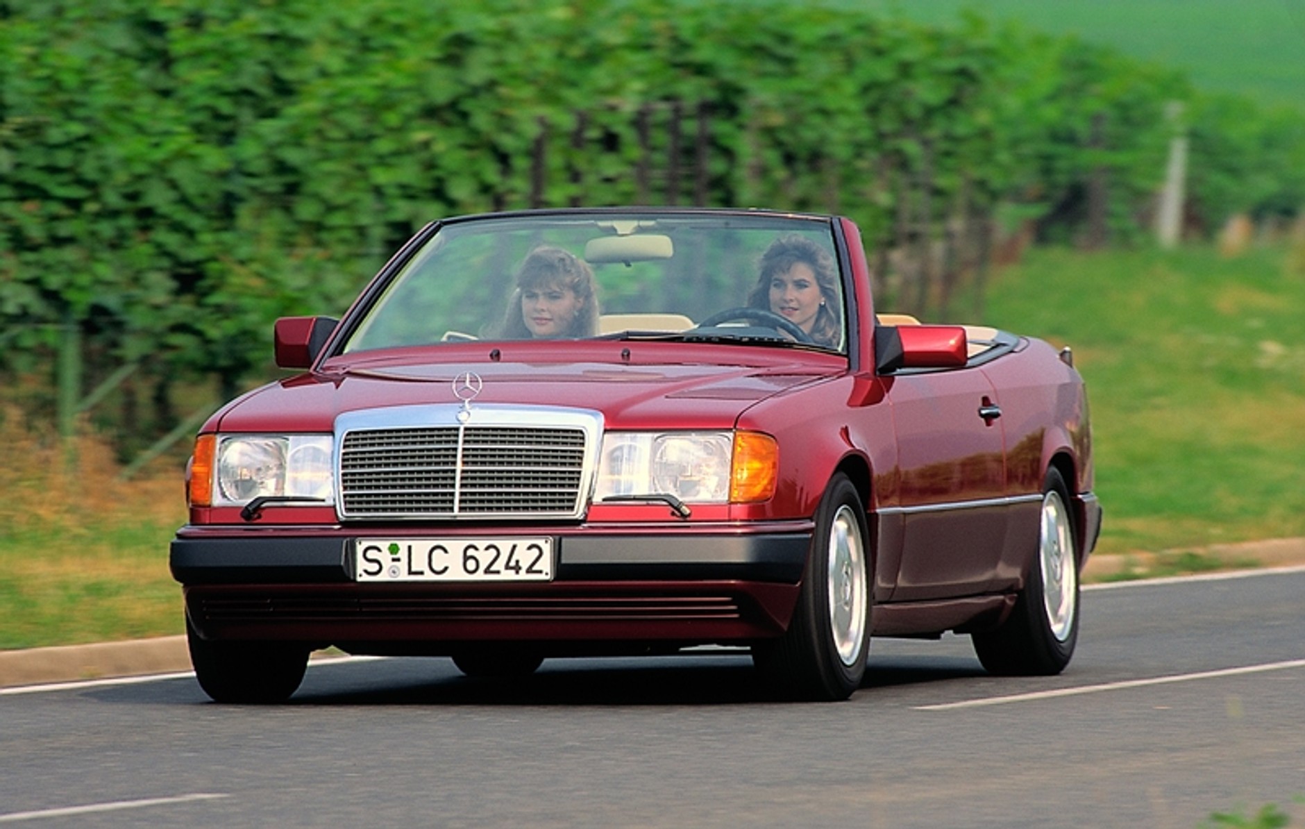 Mercedes W124 Cabrio – z pięknem trzeba obcować