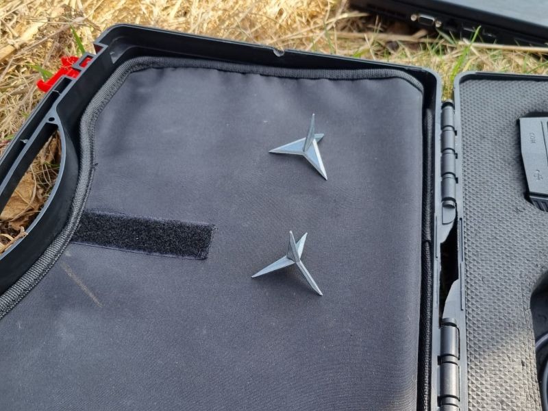 Po pościgu policjanci zatrzymali dwóch mężczyzn — kierowca auta miał wiele na sumieniu