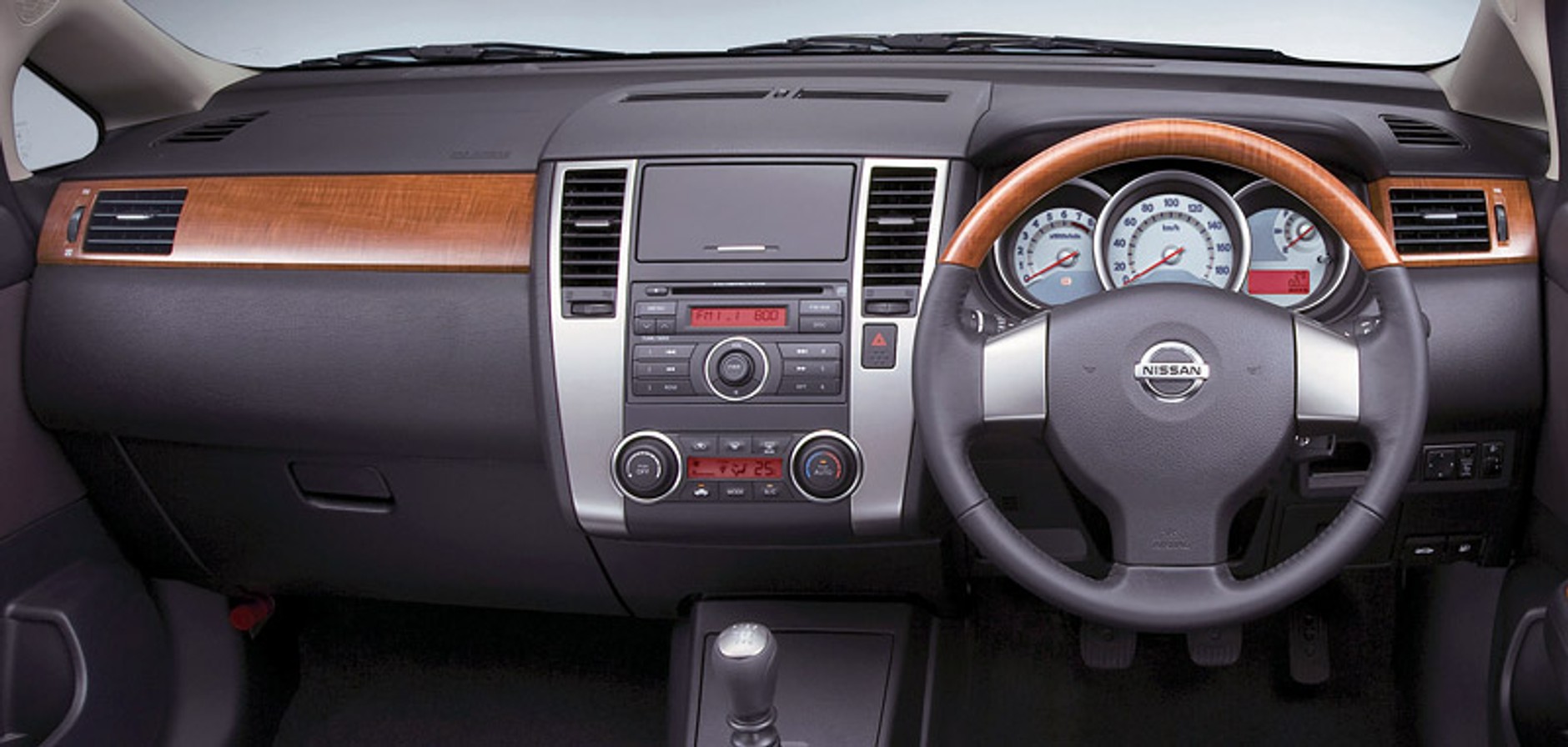 Nissan Tiida – odmłodzony model na rynek japoński