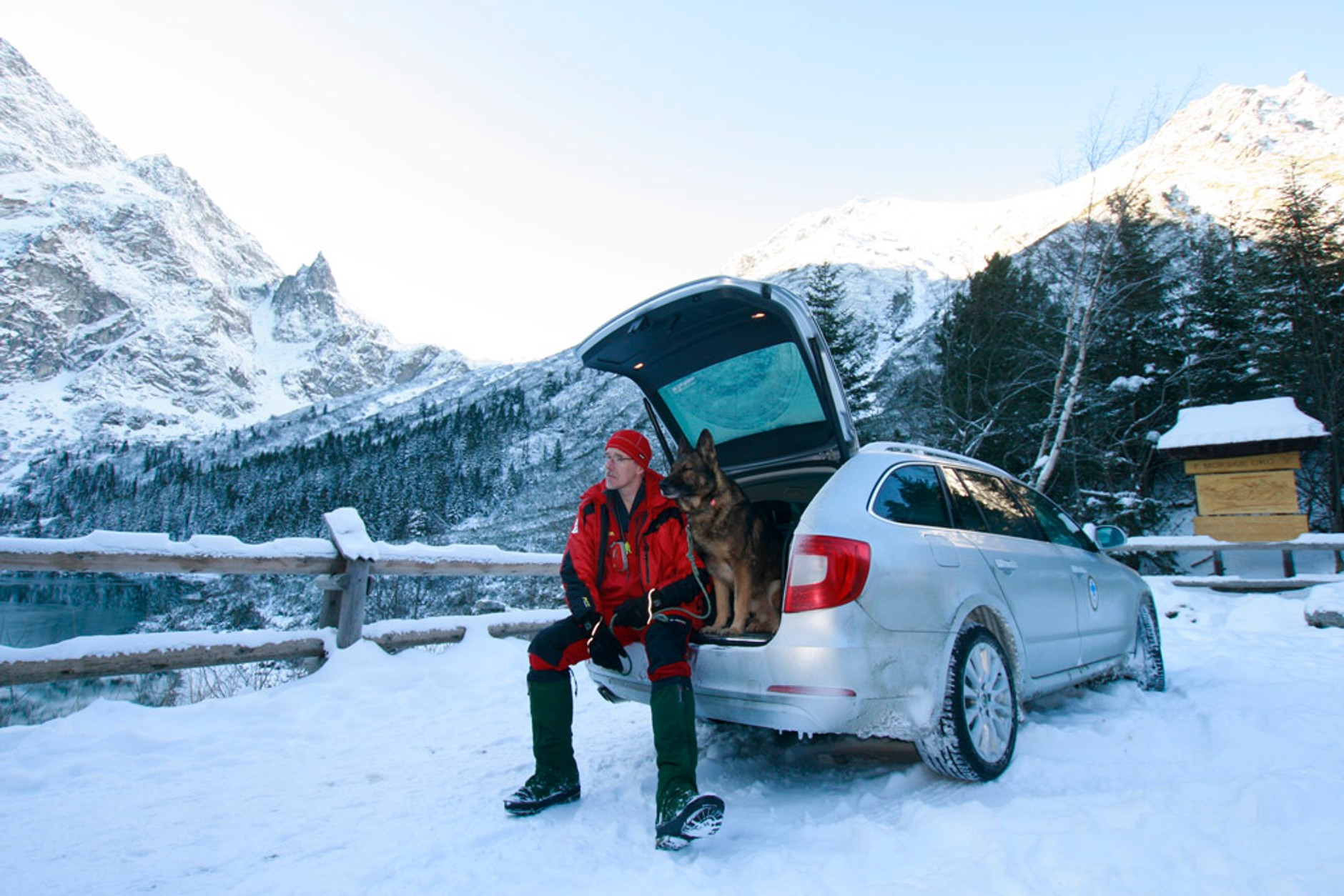 TOPR i Skoda Superb: zimowe klimaty w tatrach