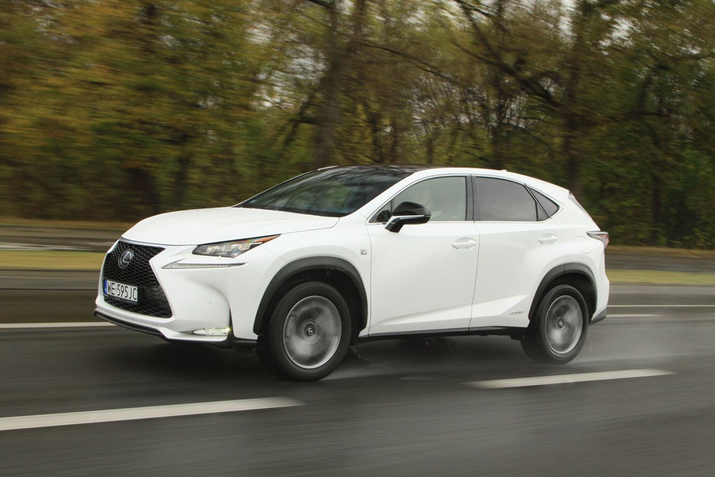 Napęd 4x4 pomoże na śliskiej nawierzchni, ale nie jest to prawdziwa terenówka