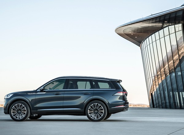 Lincoln Aviator - hybryda z tylnym napędem