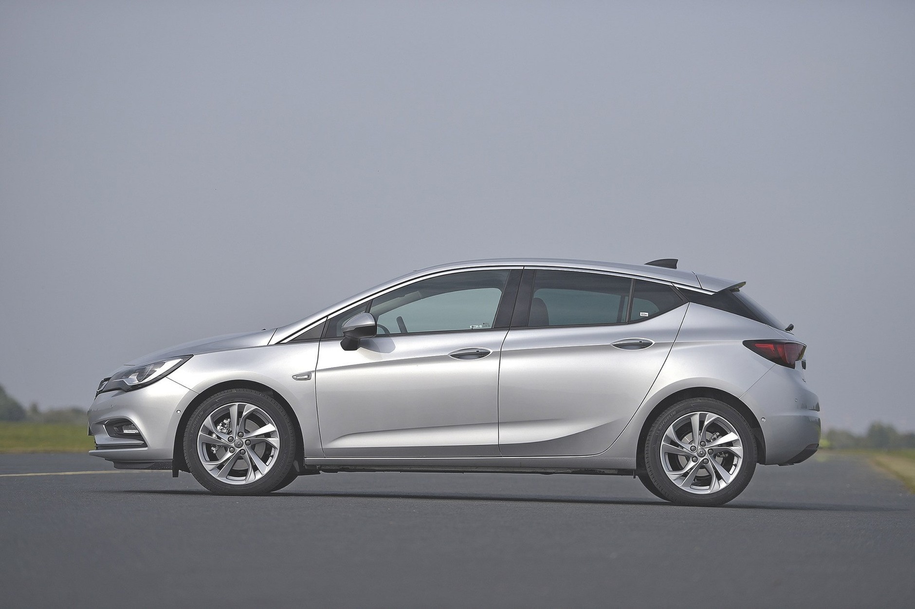 Porównanie - nowa Astra kontra reszta świata: Ford Focus, Hyundai i30, Kia cee'd, Peugeot 308 i VW Golf - spalanie, opinie, dane techniczne