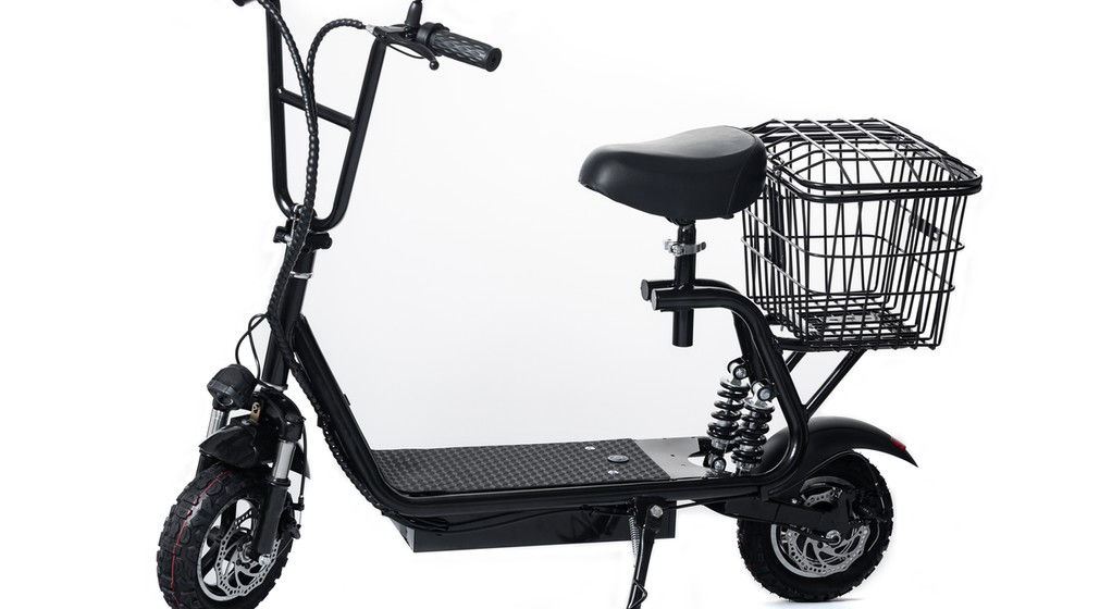 Ten pojazd wygląda (prawie) jak hulajnoga elektryczna, ale nią nie jest