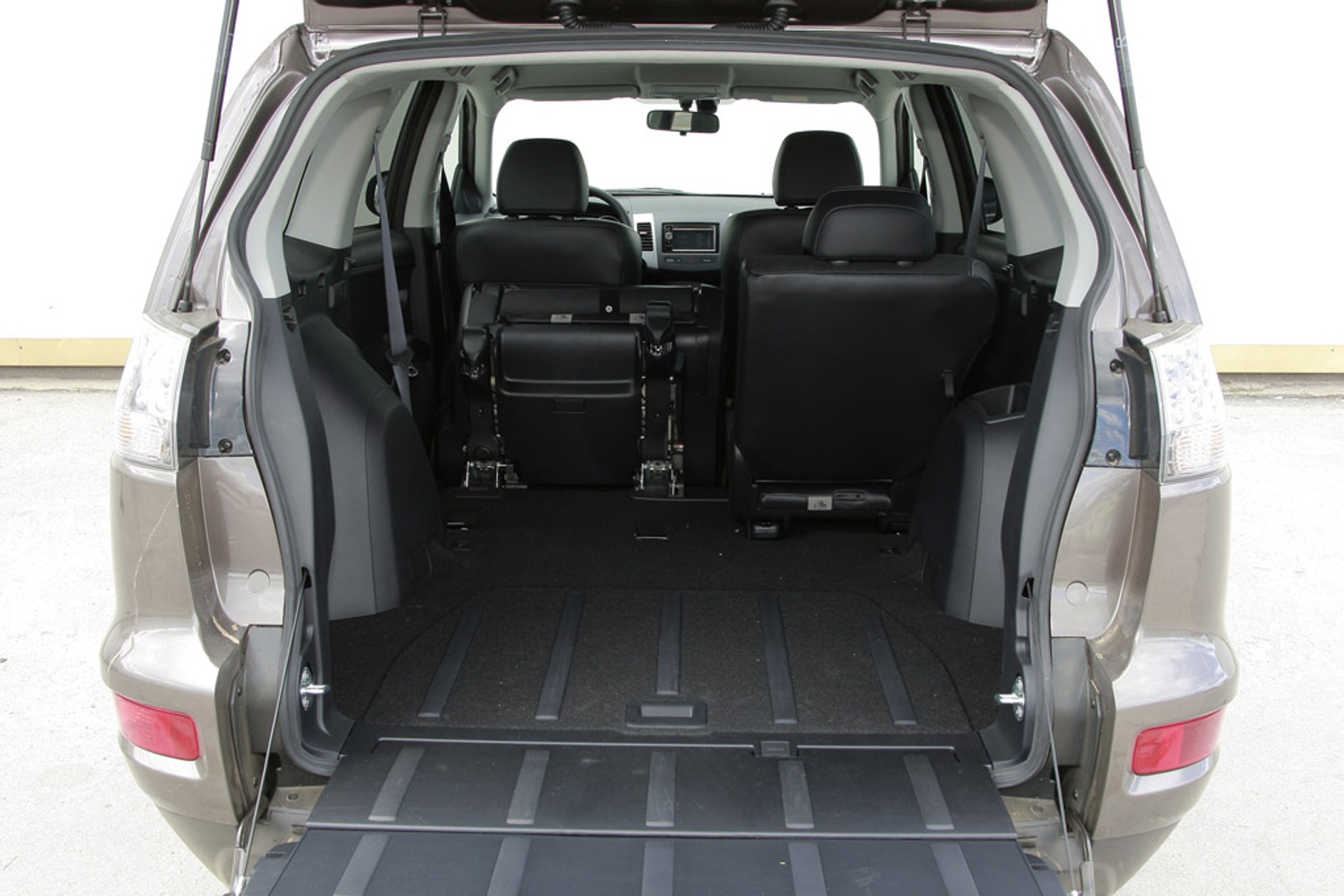 Mitsubishi Outlander: czy warto kupić podstawową wersję