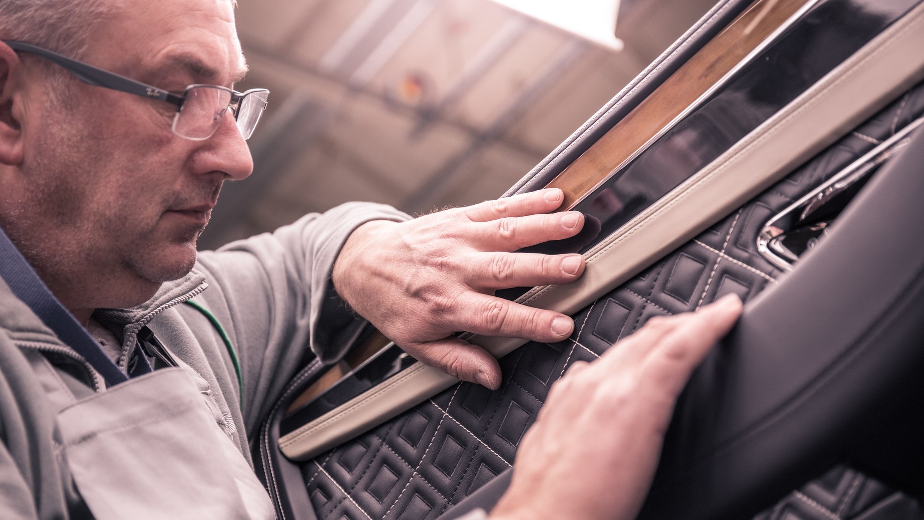 Fabryka Bentleya w Crewe – obróbka skóry, produkcja tapicerki