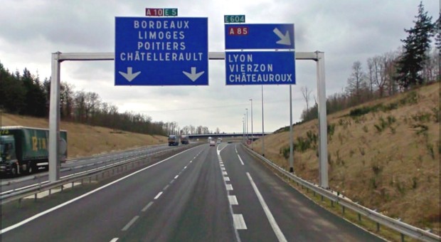 Kierowca na francuskiej autostradzie szukał pomocy w Polsce