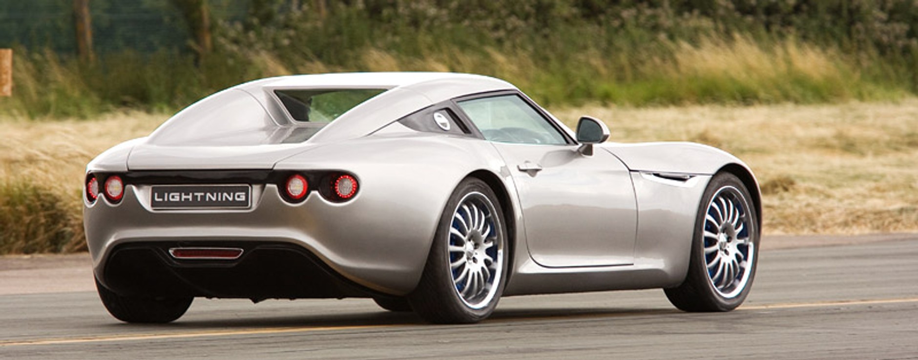 Lightning GT – mocny elektryczny supersport wchodzi do sprzedaży