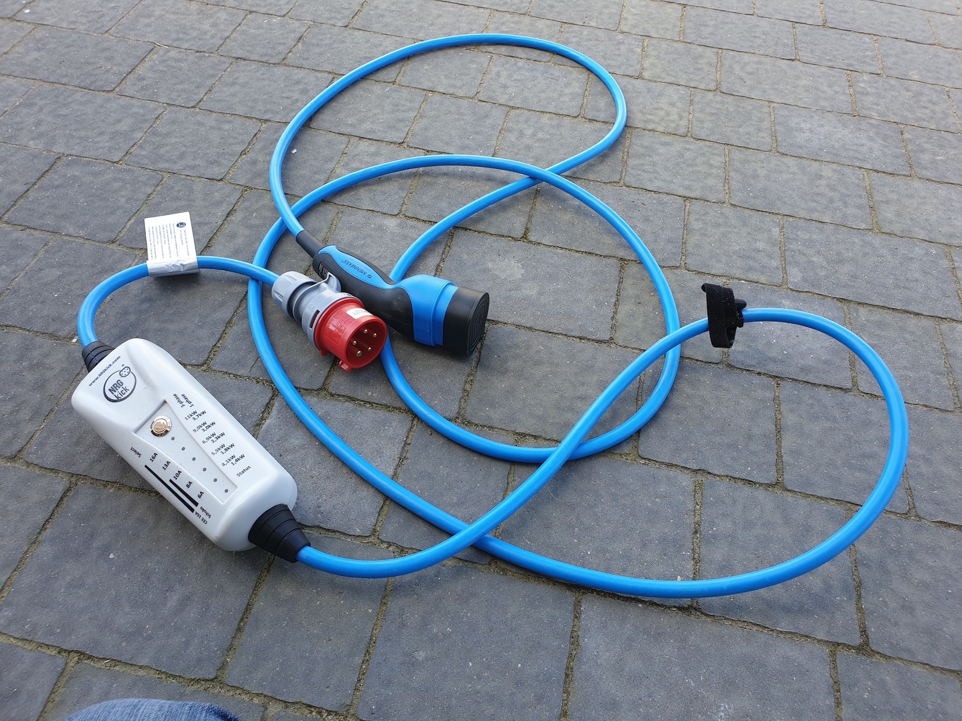 Ładowarka podłączana do gniazda trójfazowego – koszt ok. 3800 zł