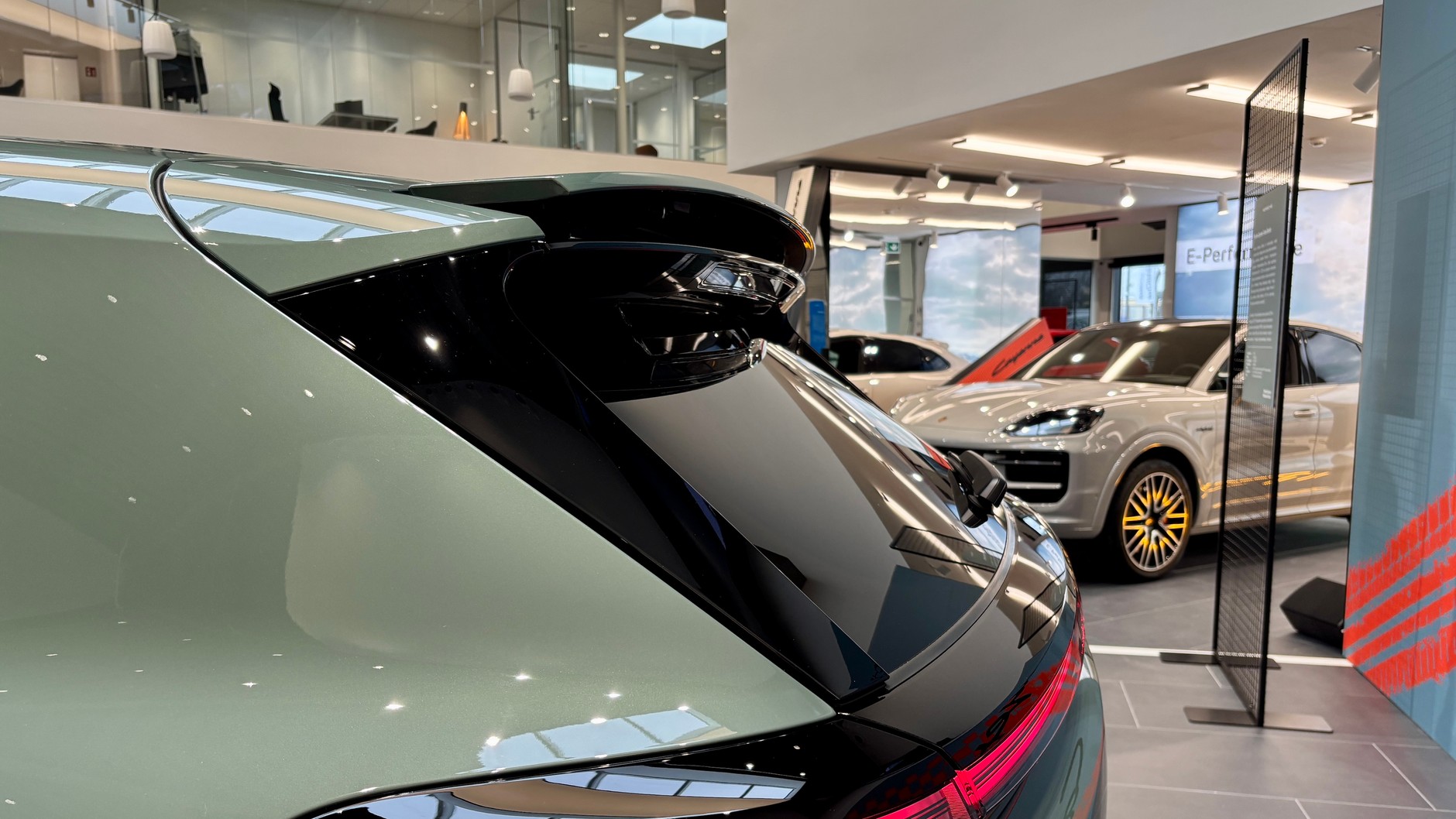 Premiera Cayenne Electric w Porsche Centrum Warszawa Wawer