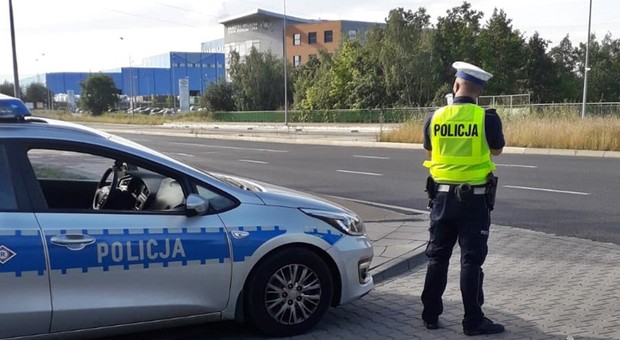 Aż trudno uwierzyć, co zrobiła kobieta w BMW. Zatrzymali ją inni kierowcy