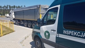 Jechał 40-tonowym zestawem z pszenicą. Tachograf był w trybie "OUT" 