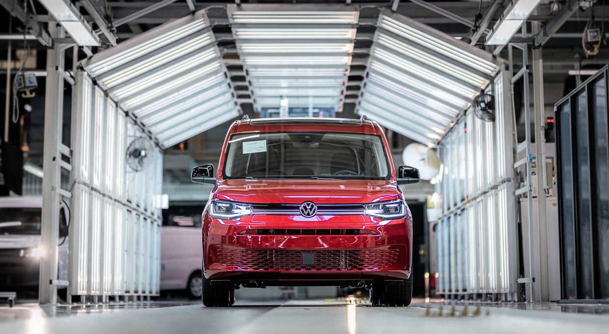 Wojna w Ukrainie wstrzymuje produkcję samochodów – raport