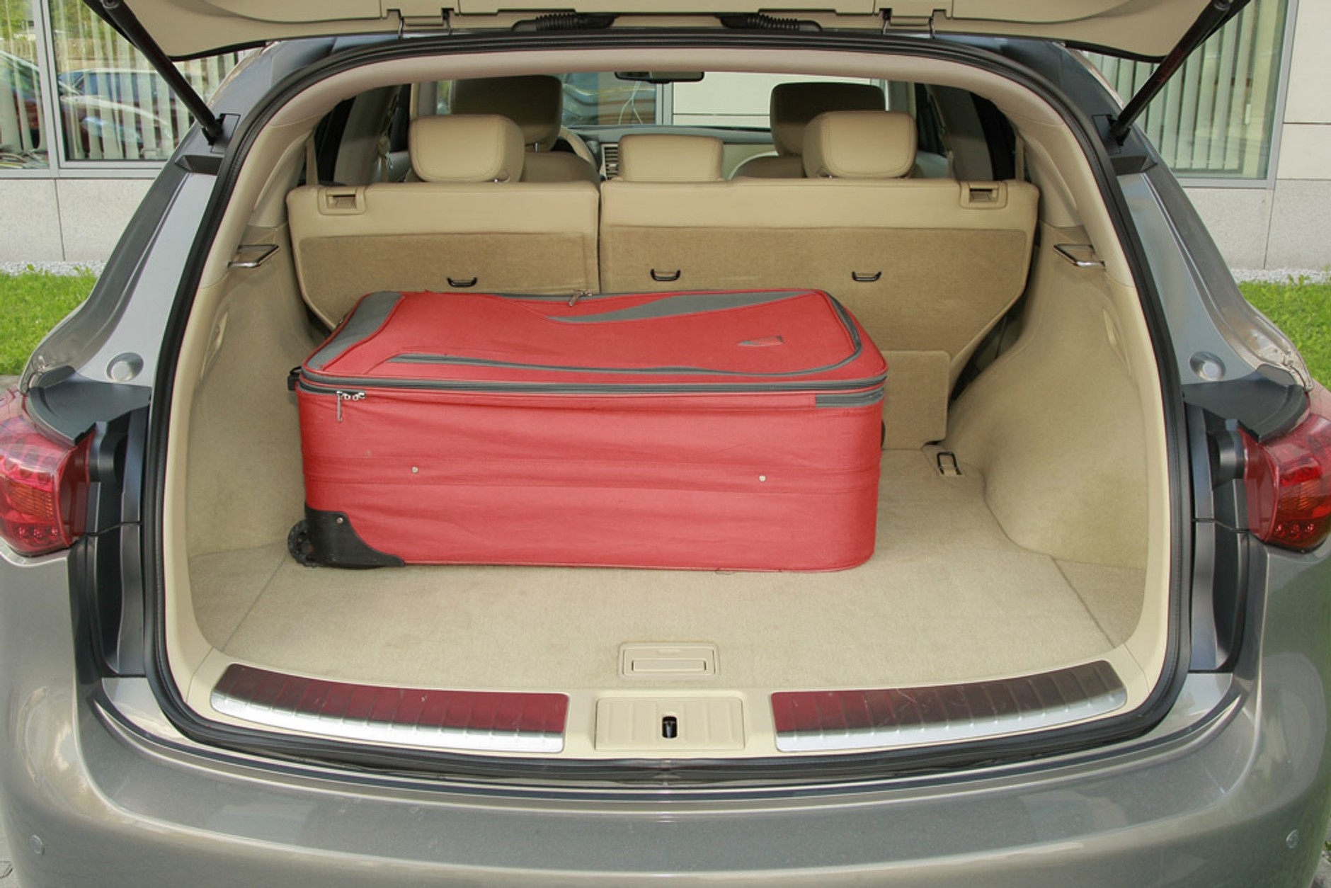 Infiniti FX30d: Gotowy do rywalizacji