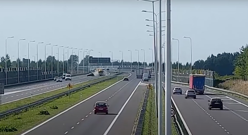 Zatrzymał się na środku ekspresówki