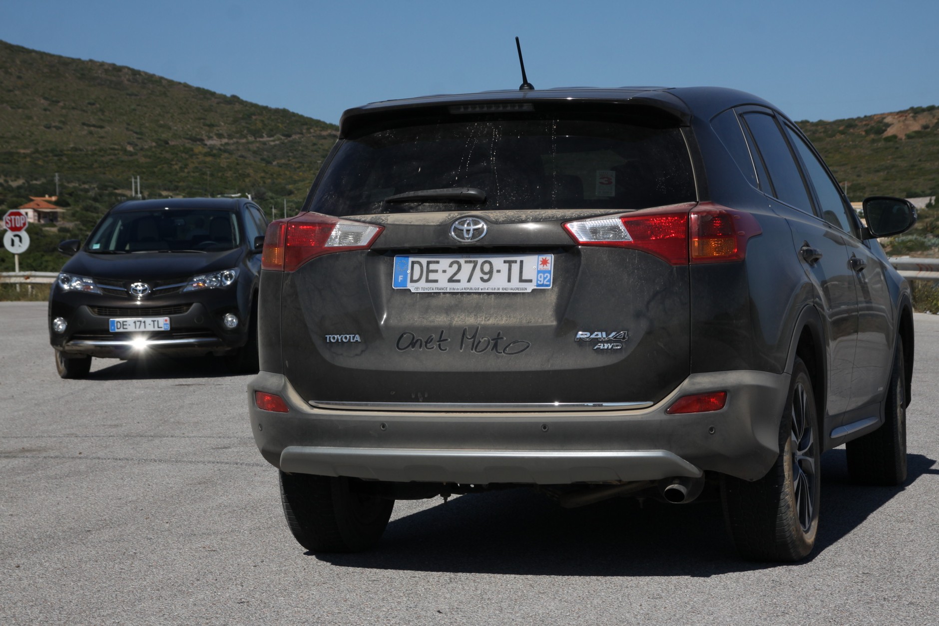 Sygnujemy "naszą" Toyotę RAV4.