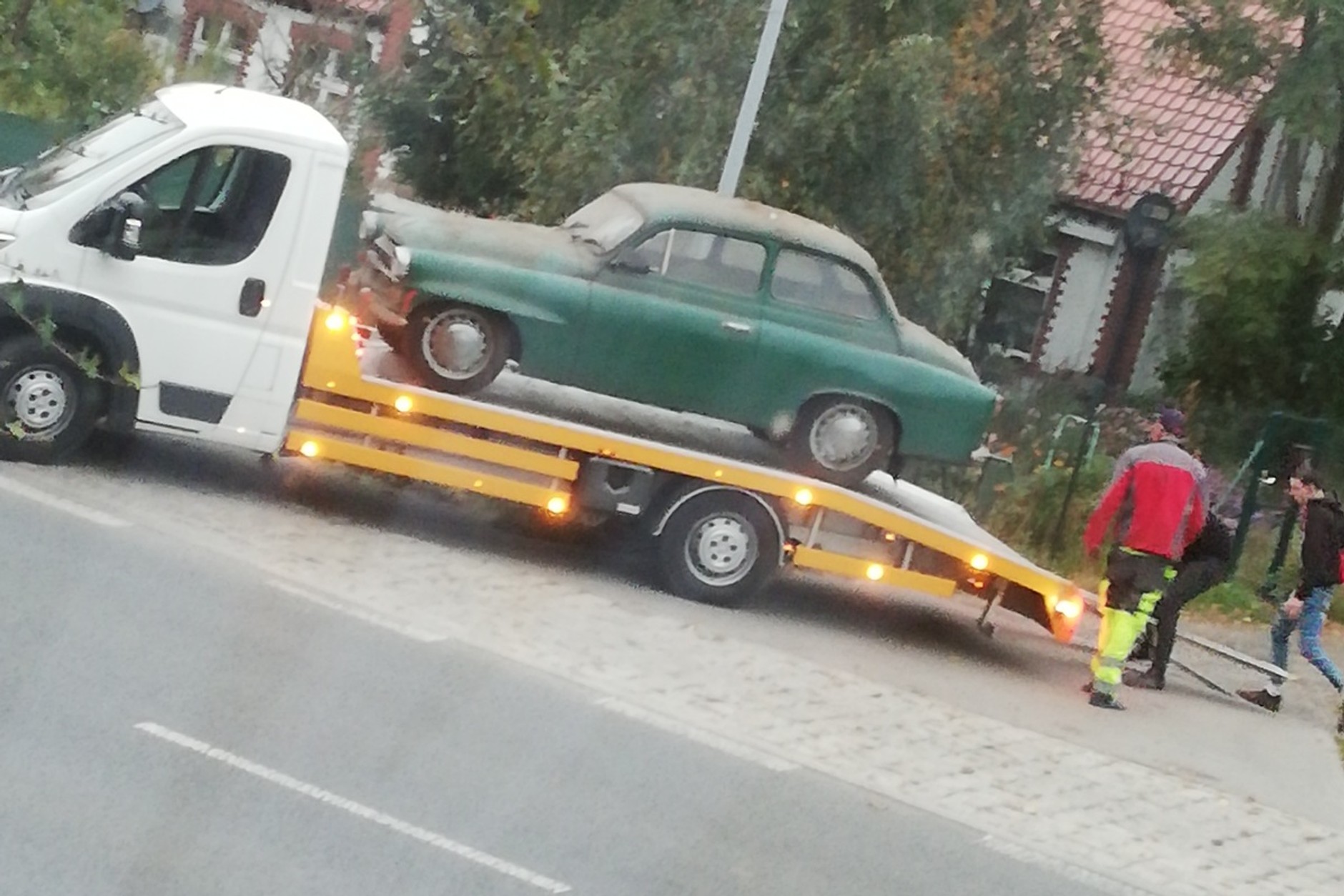 Zabytkowa Skoda Octavia skradziona w biały dzień w Toruniu