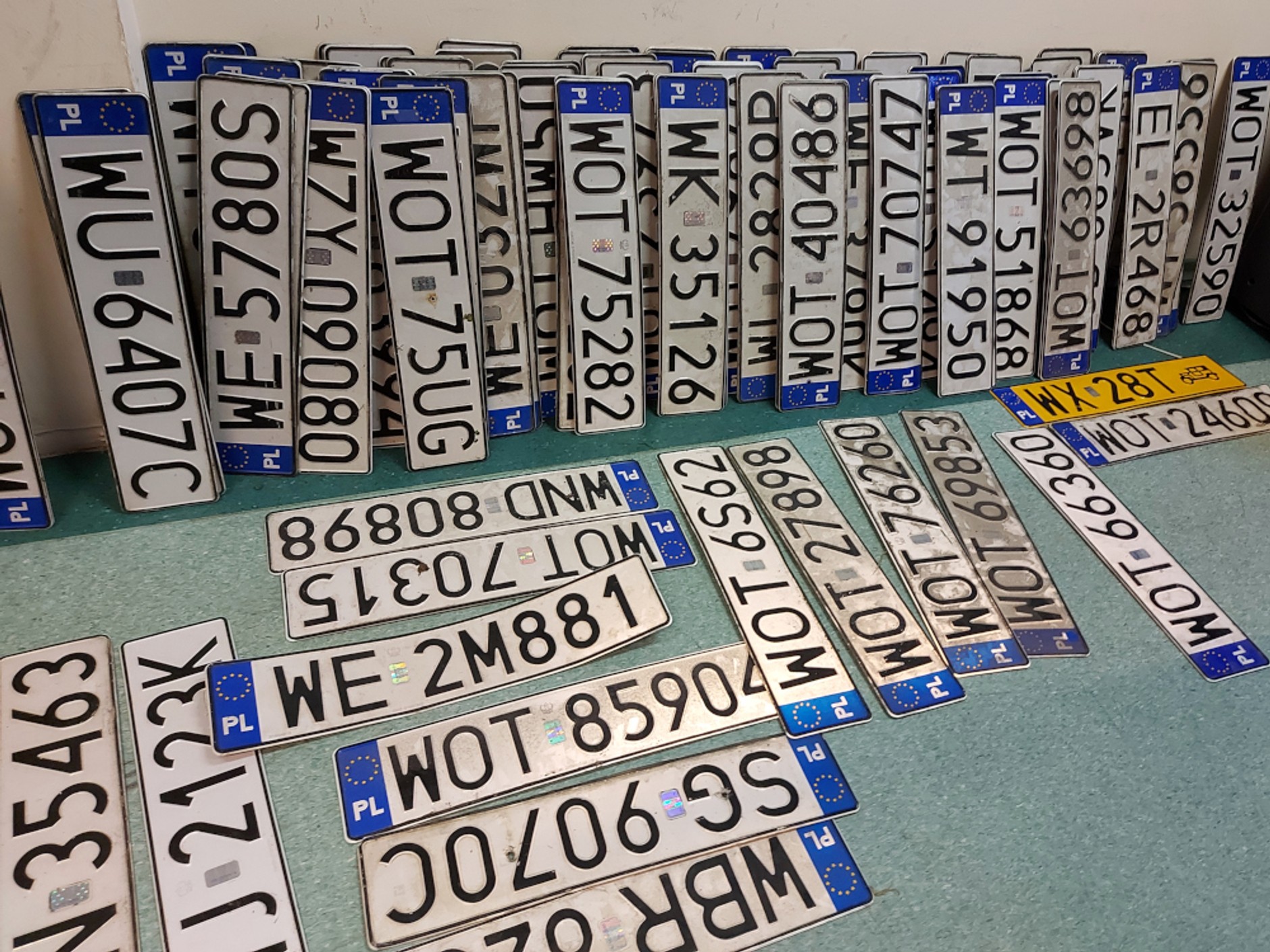 Ukradł 105 tablic rejestracyjnych w jedną noc