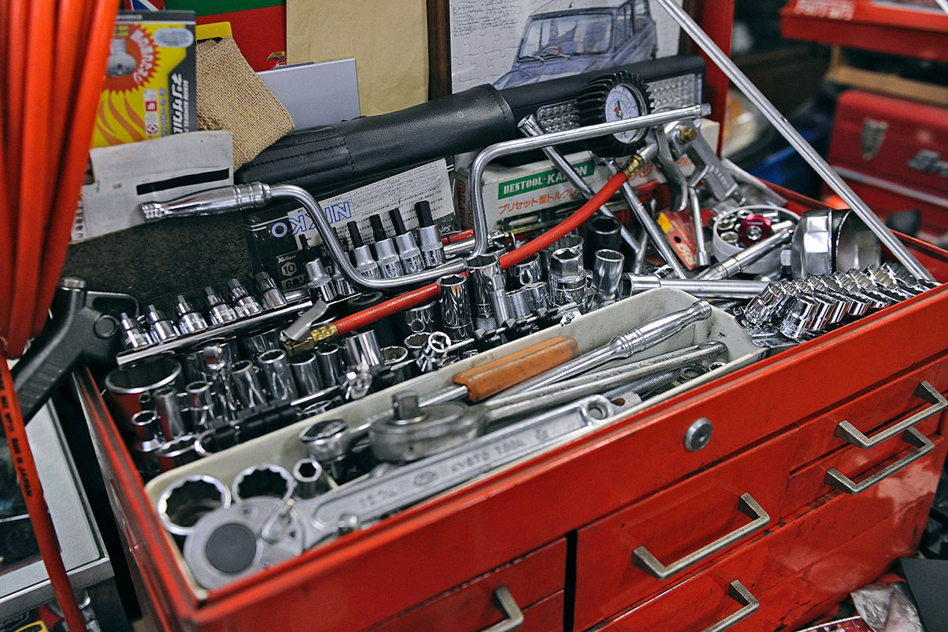 Pokój z widokiem na auto