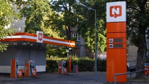 Z kałaszem na CPN - przypominamy napady na stacje benzynowe