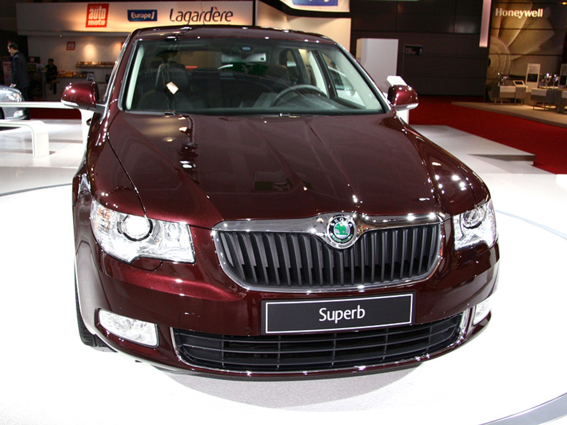 Paryż 2008: Škoda Superb 4x4 z silnikami 1,8 TSI i 2.0 TDI CR