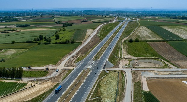 GDDKiA otworzyła obie jezdnie na drodze S7. Wkrótce otwarte zostaną też dwa węzły