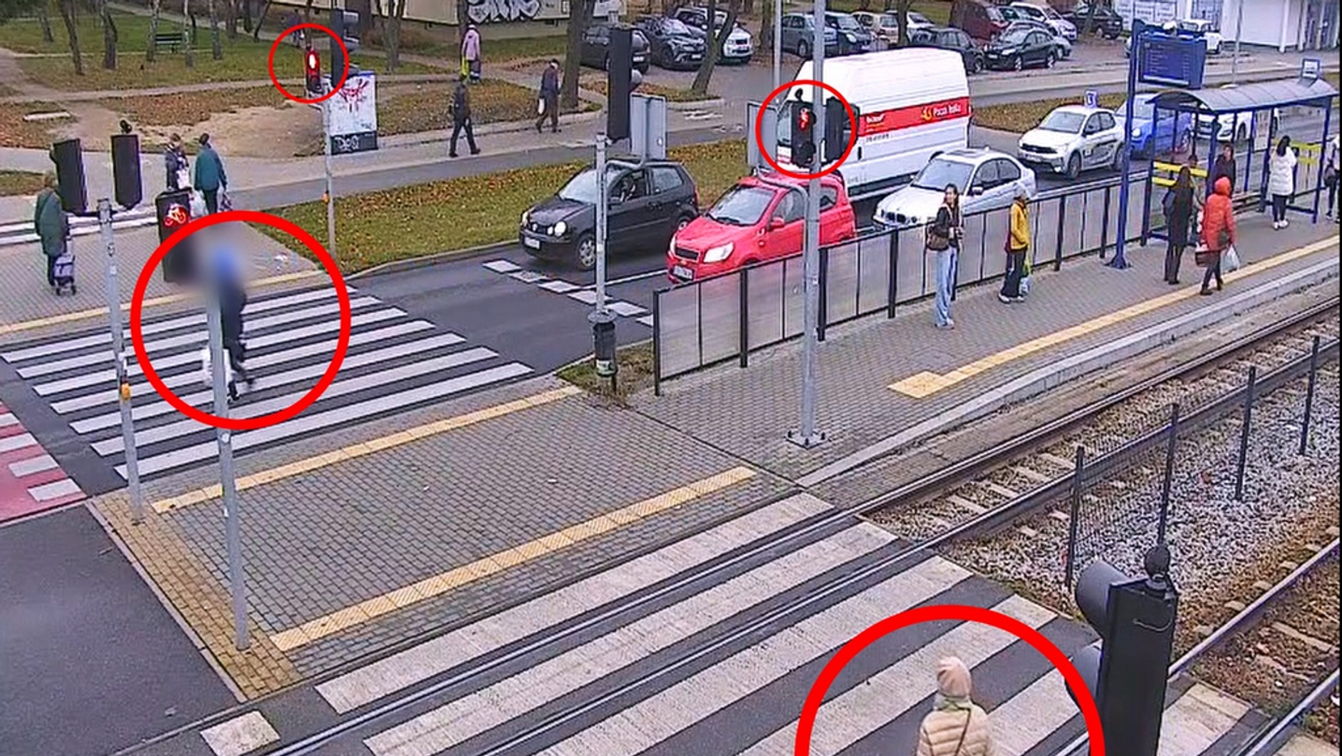 Piesi masowo ignorują czerwone światła