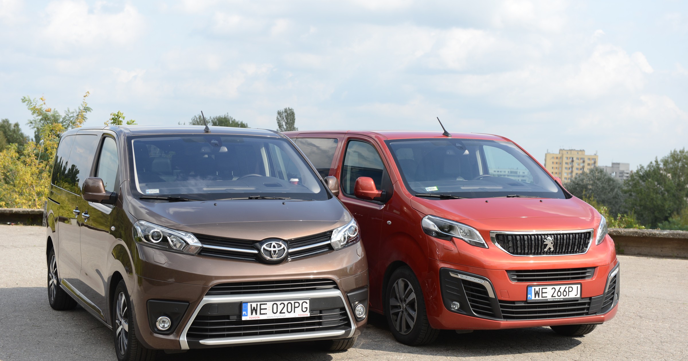 Peugeot Traveller i Toyota Proace