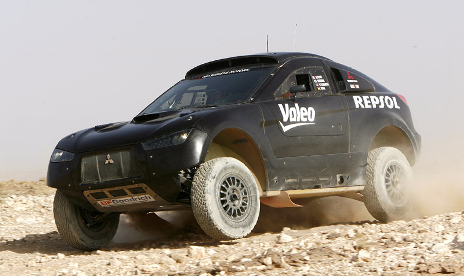 Mitsubishi: Racing Lancer na salonie w Paryżu (pierwsze zdjęcia)