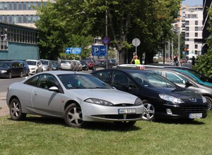 Straż Miejska mówi stop niszczeniu trawników przez kierowców
