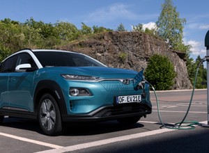 Nowe przepisy: elektryfikacja na parkingach w domach i przy urzędach