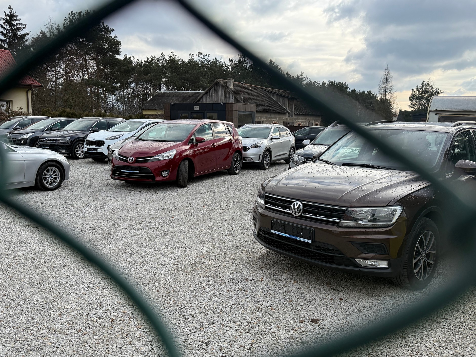 Szukasz samochodu? Musisz bardzo uważać. Handlarze doskonale wiedzą, jak uśpić twoją czujność