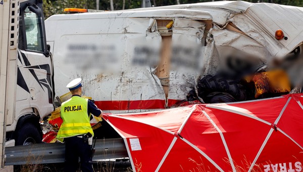 W wypadku na autostradzie A1 zginęły cztery osoby, a cztery kolejne zostały ciężko ranne