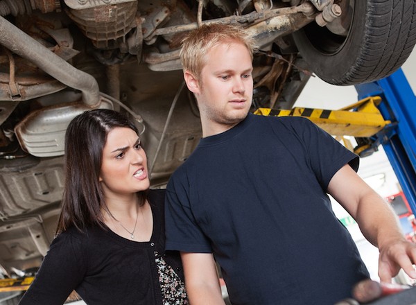 Warsztat a prawo: czy płacić za zbędne części i naprawy?