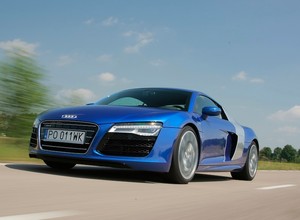 Jak jeździ 525-konne Audi R8?