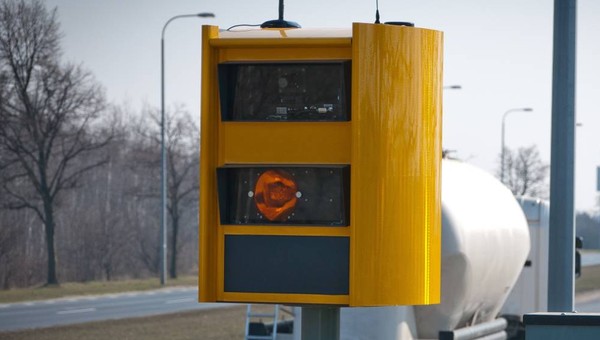 Ile trzeba jechać, żeby fotoradar zrobił zdjęcie? Tolerancja jest stała. Dla OPP też?