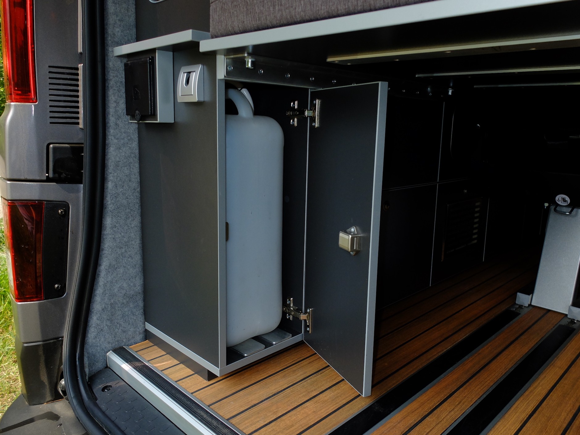 Renault Trafic z zabudową Wavecamper (2021)