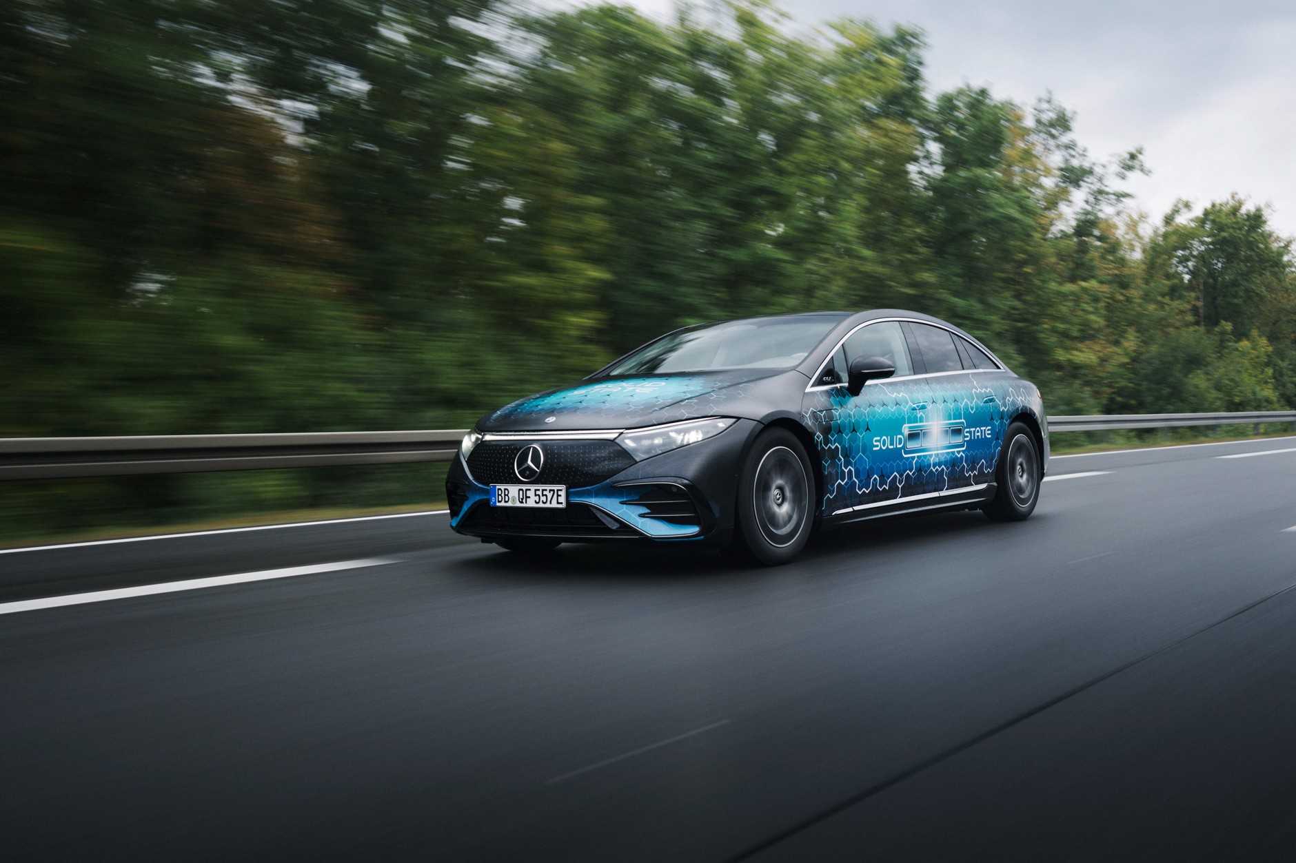 Długodystansowy test Mercedesa EQS z akumulatorem półprzewodnikowym