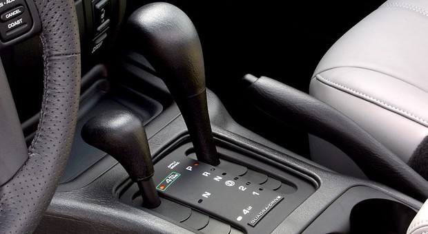Sześć nawyków, które rujnują automatyczną skrzynią biegów w twoim samochodzie
