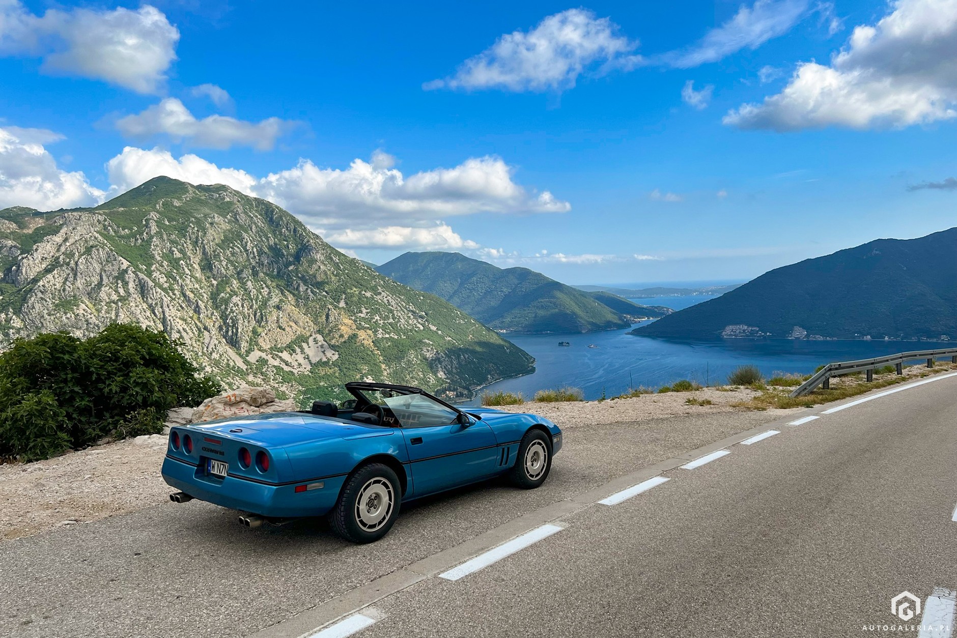 Niestandardowe wakacje za kółkiem starej Corvette