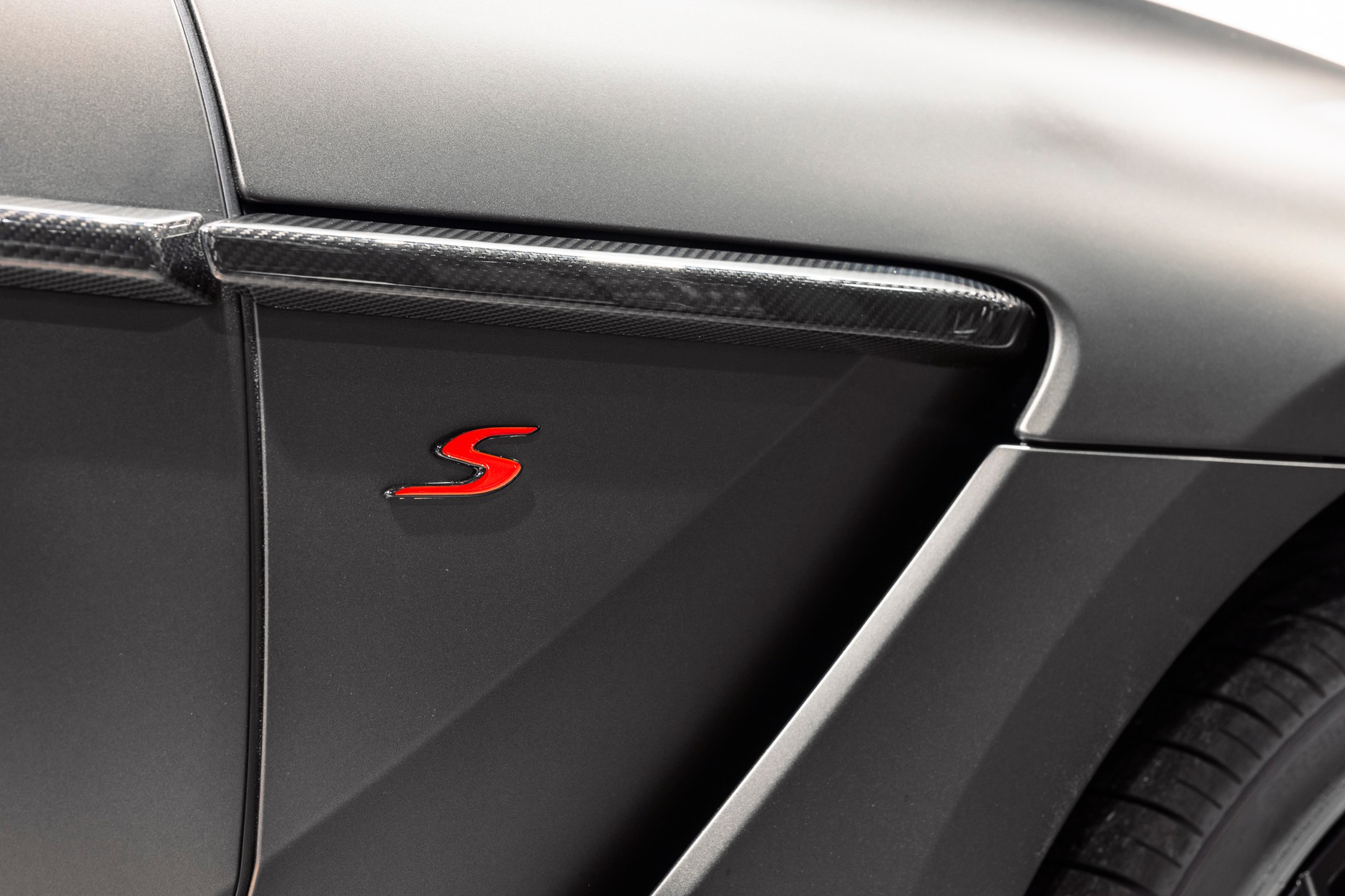 Aston Martin DBX S